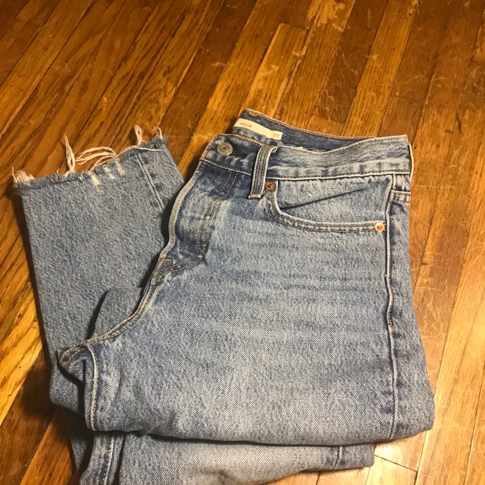 New Levi’s Wedgie fit jean. Size 27